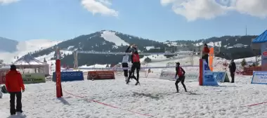 Kar Voleybolu Avrupa Turu'nda yarı finale çıkan ekipler belli oldu