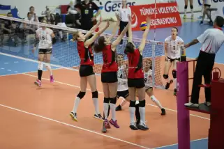 Lider VakıfBank deplasmanda kazandı