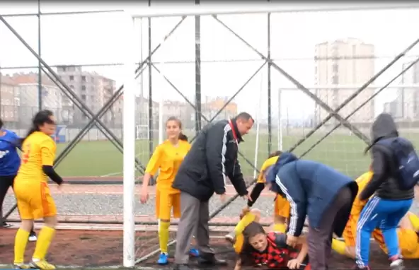 Kayseri'de kadın futbolcular kavga etti!