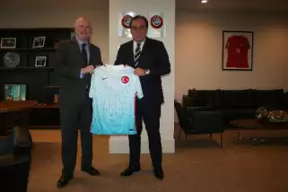 Greg Clarke'tan Demirören'e ziyaret