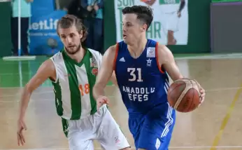 Anadolu Efes zorlansa da kazandı!