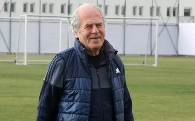 Mustafa Denizli'den flaş sözler:" Acı acı gülmek..."