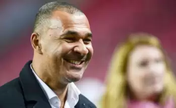 Advocaat'ın yardımcısı olacak mı?