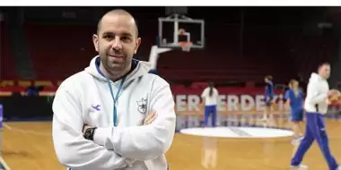 Canik Belediye hocasını bırakmadı!