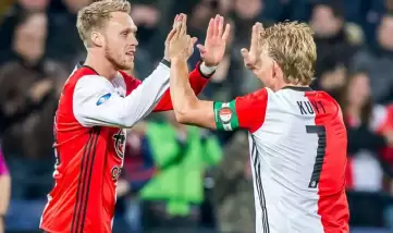 Kuyt'a öyle şeyler söyledi ki: "Futbolu bırakmalısın"