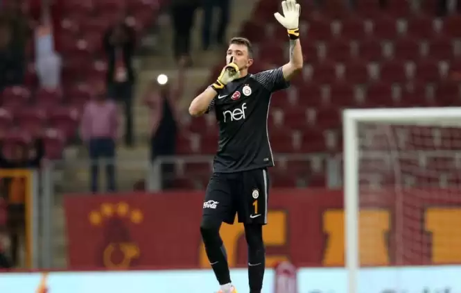 Muslera imzayı attı! Artık o listede!