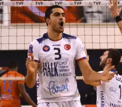 Halkbank oyuncusunu bırakmadı