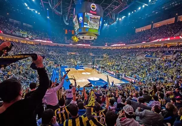 Fenerbahçe - Olympiakos mücadelesini izleyen ünlüler!