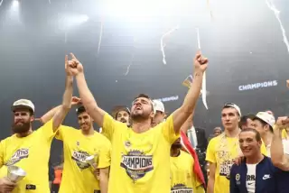 Fenerbahçe şampiyon yerliler küme düştü!