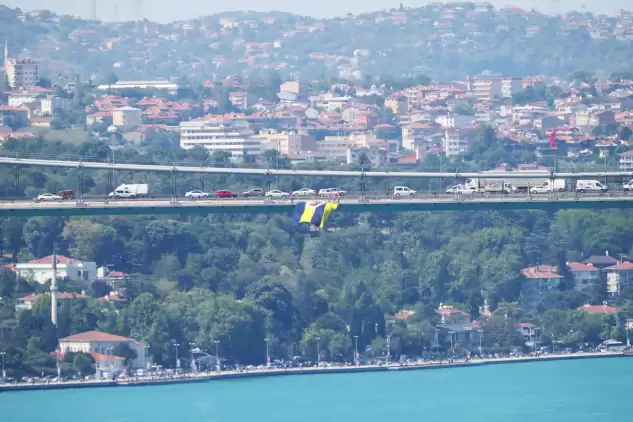 Fenerbahçe bayrağı köprülere asıldı!