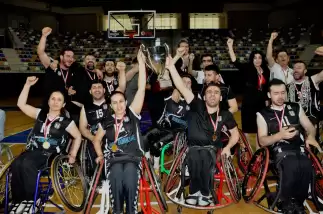 Beşiktaş RMK Marine şampiyonluk kupasını aldı