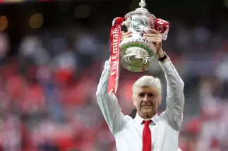 Arsenal, Wenger'den vazgeçmedi