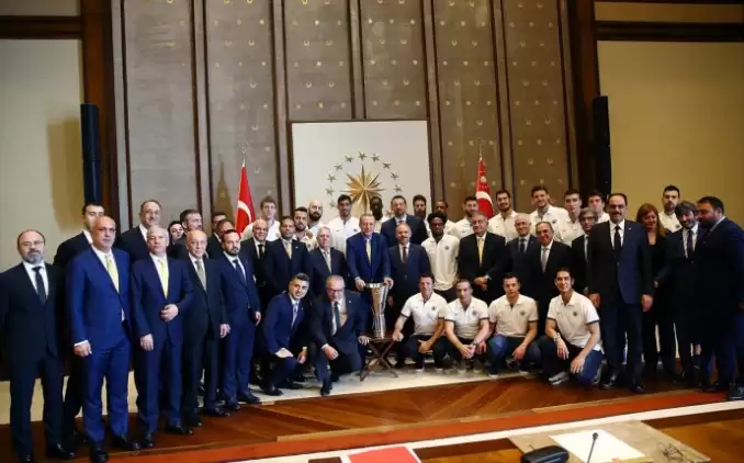 Fenerbahçe'den Erdoğan'a ve Anıtkabir'e ziyaret! Dilmen sürprizi...