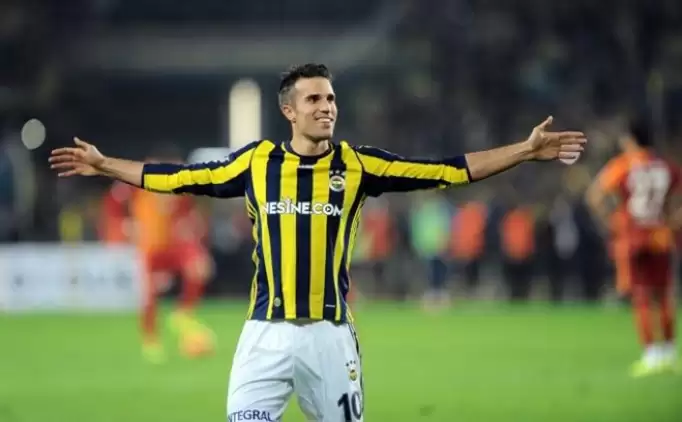 Robin van Persie oynamadan maçın adamı oldu