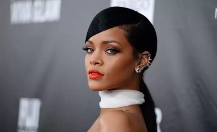 Rihanna yerinde duramadı!