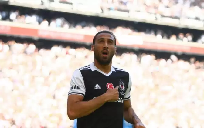 Beşiktaş'ın golcüsüne yeni talip!