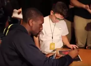 Ekpe Udoh, çocuklarla buluştu