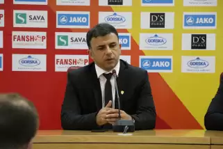 "Futbolcularımı tebrik ediyorum"