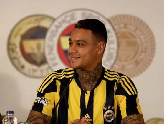 Van der Wiel gidiyor! Yeni adresi İtalya!