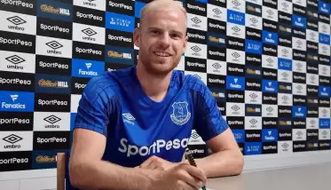 Everton Klaassen'i renklerine bağladı