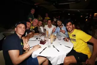 Şampiyon başarısını kutluyor...