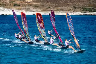 Rüzgar sörfü heyecanı İzmir'de başladı!