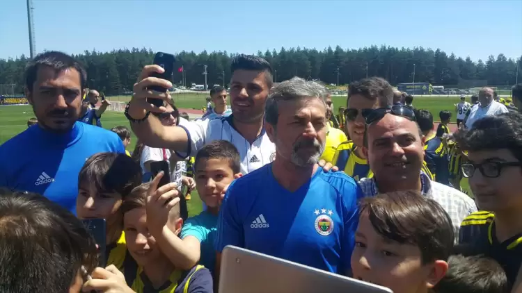 Van Persie sahaya indi, Kocaman çocuklarla bir araya geldi!