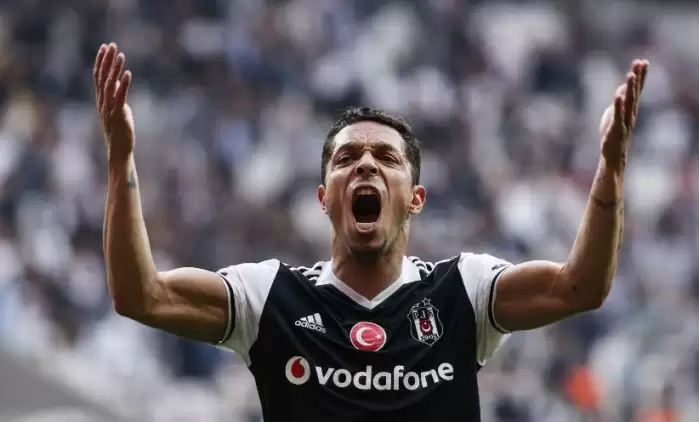 Adriano'nun golü sosyal medyayı salladı