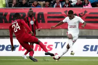 Aslan İsveç'te dondu kaldı!