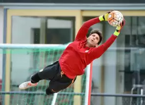 Cenk Gönen İspanya'ya uçtu!