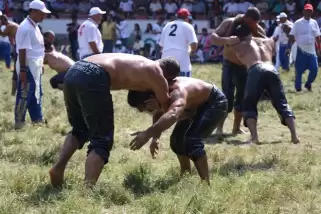 Kırkpınar Yağlı Güreşleri'nde 'erken final'
