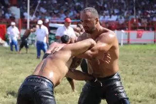 Yağlı güreşte destan yazıyorlar