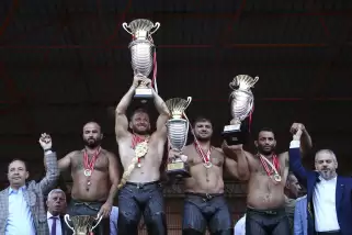 Erdoğan, Başpehlivan Balaban'ı tebrik etti