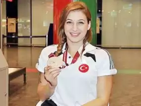 Hamide Kurt, 200 metrede dünya üçüncüsü oldu!