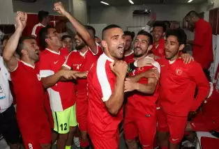 Milliler Mısır'ı da devirdi!