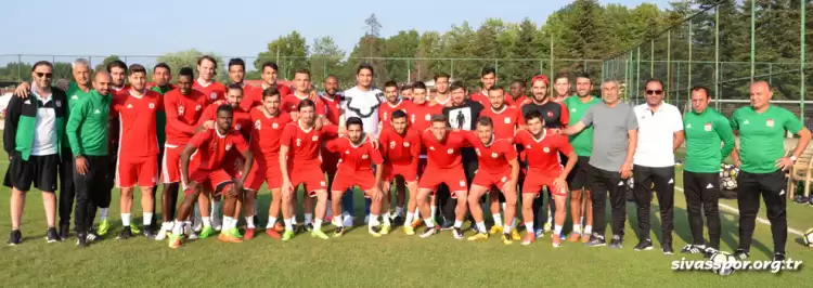 Sivasspor'a Taha Akgül sürprizi! Barrios ile güreşti..