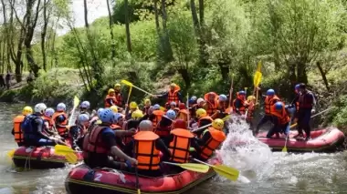 Vatandaşlar rafting tesislerine akın etti!