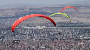 8.Uluslararası Ali Dağı Yamaç Paraşütü Şampiyonası devam ediyor!