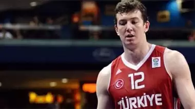 Ömer Aşık, Eurobasket kadrosundan çıkarıldı!