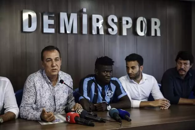 Adana Demirspor'dan forvete takviye! İmzalar atıldı...