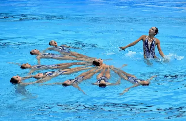 Dünya Yüzme Şampiyonası'nda büyüleyici fotoğraflar