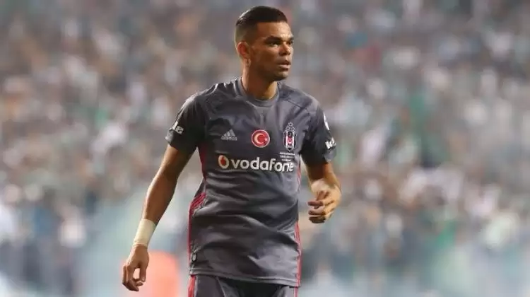 Beşiktaş'ın yıldız ismi Pepe için flaş transfer teklifi!