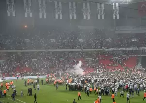 Maçta çıkan olaylarda hastanelik oldular