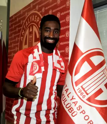 Djourou imzayı attı!