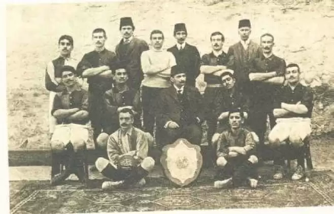 Türkiye'de futbolun 130 yıllık tarihi! Belgeleriyle...