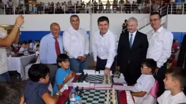 Burdur'da satranç coşkusu! 325 sporcu...