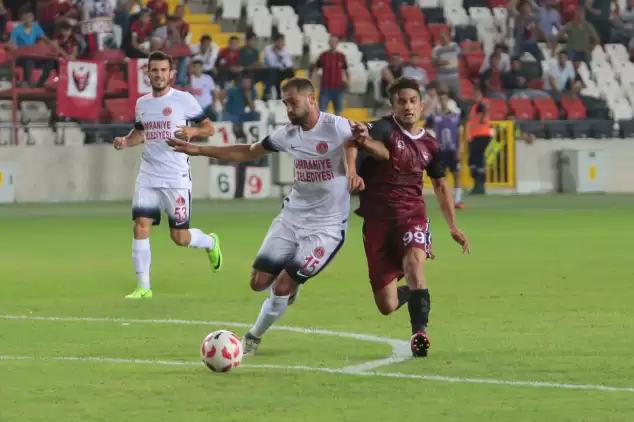 Ümraniyespor 3 puanı 3 golle aldı