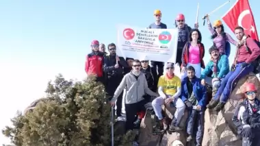 Türk dağcılar ilklere imza atıyor