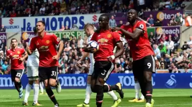 Manchester United yine farka gitti!
