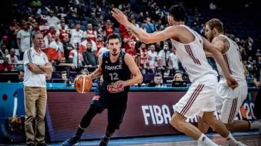 Fransa, Polonya'yı mağlup etti